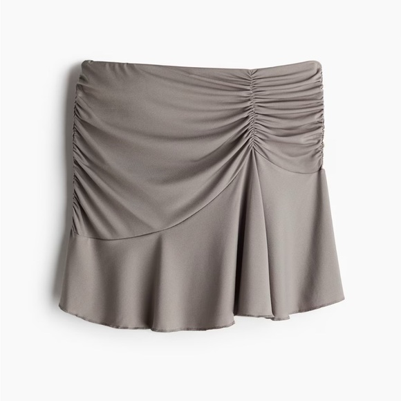 H&M NWT Gray ruched stretchy mini skirt - Picture 2 of 6